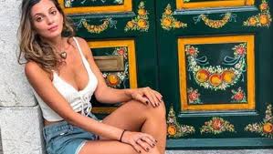 La bella il pugile scardina è stato immortalato da diletta leotta in una sfida mai vista prima: Rossella Fiamingo In Bikini Il Tuffo Della Star Della Scherma Italiana Socia Di Diletta Leotta Libero Quotidiano