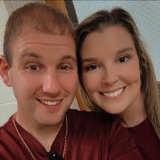 What year-round campgrounds in North Carolina have sewer and a pool near  Mocksville?