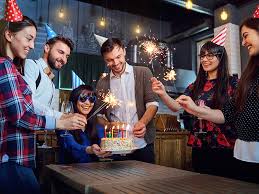 Non sentirti obbligato a invitare qualcuno, se non lo conosci bene. Festeggiare Il Compleanno A Casa Ecco Cosa Fare Rivista Case