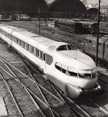Intorno alle 19:30 del 21 febbraio un treno frecciarossa partito da roma termini e diretto a milano centrale è stato fermato a bologna a causa. Milano Roma In Treno Come E Cambiato Dall Ottocento A Oggi Milano Citta Stato