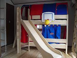 屋根下のロフトにむけて縄ハシゴがある子供部屋に 滑り台付きの二段ベッドを置かせて頂きました 子供家具 子供部屋 ハウスデザイン
