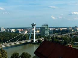 Η χώρα έχει σύνορα με τη τσεχία και την αυστρία στα δυτικά, την πολωνία βόρεια. Mpratislaba H Omorfh Prwteyoysa Ths Slobakias