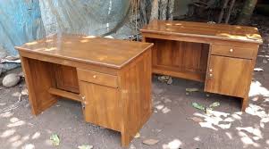 Bahan dari meja dan kursi siswa ini adalah besi, dan kayu. Meja Kursi Guru Meja Siswa
