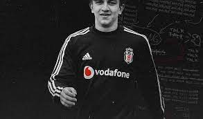 Mezuniyet töreni kare akademik kap lisansüstü üniversite öğrenci akademik derece. Player Analysis Ridvan Yilmaz Breaking The Lines