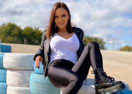 Andrea boehlke is a contestant from survivor: Andreea Antonescu Decolteu Generos La Survivor Cum ArÄƒta Inainte