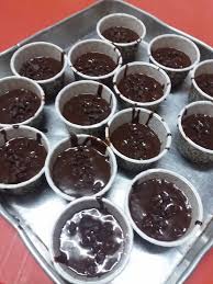 Pelajari cara membuat cupcake mudah dan selamat. Resepi Cupcake Coklat