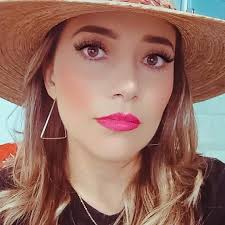 Lolita Munoz's Instagram, Twitter & Facebook