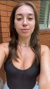 Her seductive artistry - drawing you closer