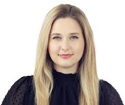 Elizabeth Fleming's Instagram, Twitter & Facebook