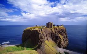 Dunnottar Castle Near Stonehaven In Aberdeenshire Scotland Book Your Holiday With Us Today See Scotl Scotland Castles Scottish Castles Castles In Scotland