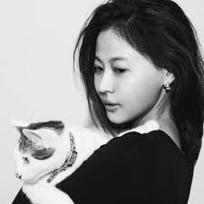 你是不是也有心愛的眼線筆或刷子因為一個不小心炸毛了呢？ 不管是動物毛還是尼龍毛只要用蒸氣蒸過有蒸氣熨斗就用蒸氣熨斗