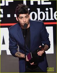 VIDEO: Zayn Malik Wins New Artist of the Year at AMAs 2016!: Photo 3812907 