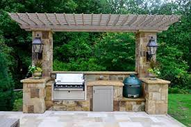 Building An Outdoor Kitchen On A Budget Doesn T Have To Mean Sacrificing Style Or Function Outdoor Diy Outdoor Kitchen Outdoor Kitchen Decor Backyard Kitchen