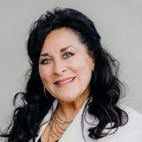 Delma Lara's Instagram, Twitter & Facebook