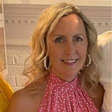 Tracy Bott's Instagram, Twitter & Facebook