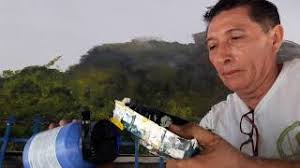 RENE AREVALO Pintando cerro verde MURAL IZALCO