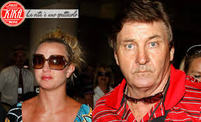 Lucchetto ai soldi di Britney Spears, il padre resta tutore