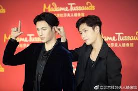 Lay Meets His Wax Figure At Madame Tussauds In Beijing 08 September 2017 Madame Tussauds Exo Lay Yixing