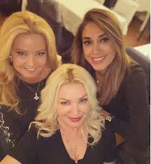 See more of müge anli on facebook. Esra Erol Muge Anli Kavga Etti Atv Secimini Yapti Muge Anli Tv8 Geciyor