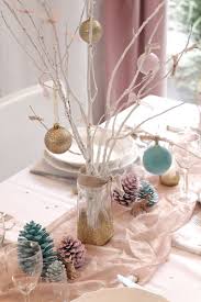 Envie de créer un centre de table de noël qui en mettra plein les mirettes à vos convives le soir du réveillon ? Deco De Table De Noel Diy Pas Cher Et Facile Cote Maison
