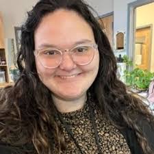 Danielle Tinker's Instagram, Twitter & Facebook