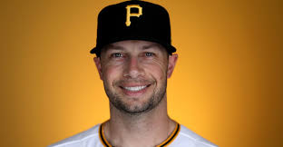 Roster Moves: Pirates bring back Daniel Nava