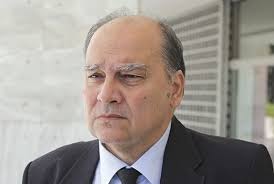 Στη μικρή επαρχιακή πόλη, αστυνομία και ντόπιοι λένε ότι χάθηκε στο δρόμο του εύκολου χρήματος. H Aggelikh Sto Spiti Toy Frixtoy Martyrioy
