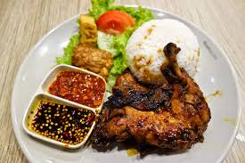 Jun 21, 2021 · resep docang khas cirebon ala anak kost 😄. Gambar Ayam Goreng Di Piring Gambar Makanan