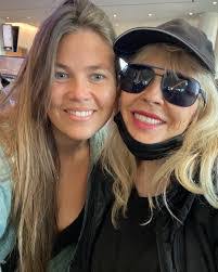 Lillian Mueller's Instagram, Twitter & Facebook