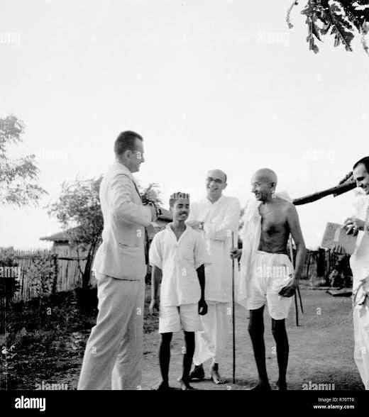 Mahatma Gandhi with visitor from USA at Sevagram Ashram, Wardha, Maharashtra, India, 1940, old vintage 1900s picture Stock Photo - Alamy