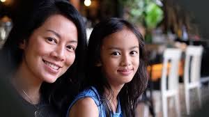 Putri Kecilnya Berulang Tahun, Dewi Lestari Curhat Rasanya Dilema Jadi  Orangtua