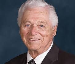 Mark Manthe's Instagram, Twitter & Facebook