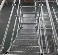 Systèmes de scène Layher - Solutions durables et polyvalentes