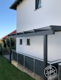 Ein Alu Terrassendach Der Marke Rexoclassic 5m X 1 6m In Anthrazit Mit Dieser Eleganten Terrassenuberdachung Ist Der Tr Terrassendach Fassade Haus Stegplatten
