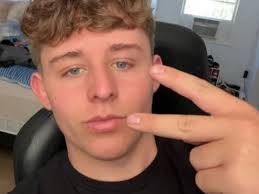 Hello everyone, My name is Rowan Ellis and I am 100% committed to FAU. I  used to live down in Boca but moved to North Carolina couple years ago. I  love to