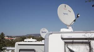 Darüber kann die externe antenne ange­schraubt werden. Satellitenanlage Fur Wohnwagen Und Wohnmobil Finden Camperstyle