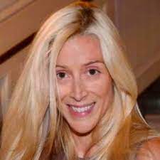 È un film di genere commedia e musical del 2008 scritto da phyllida lloyd, da considerarsi un adattamento cinematografico dell'omonimo musical, interamente basato sulle musiche del famoso gruppo svedese abba. Olivia Paladino Chi E La Fidanzata Di Giuseppe Conte Biografia