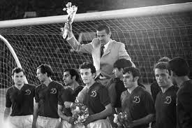 A prolific striker renowned for his clinical finishing, especially in and. Gerd Myuller Poslednie Novosti Gazeta Ru