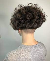 L Image Contient Peut Etre Une Personne Ou Plus Et Gros Plan Curly Hair Styles Short Hair Styles Pixie Short Curly Hair