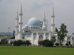 .komuniti kuantan ( 10 min) < uia kuantan ( 15 min) < smk seri mahkota (5 min) < kem tentera batu 11, lapangan terbang alamat : Sultan Ahmad 1 State Mosque Wikipedia