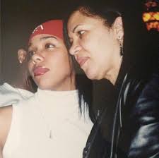 Diane Haughton's Instagram, Twitter & Facebook