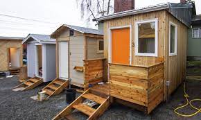 Seattle Teens Build Mobile Tiny Homes For Local Homeless Community Homeless Housing Homeless Shelter Ideas Tiny House Wood Stove