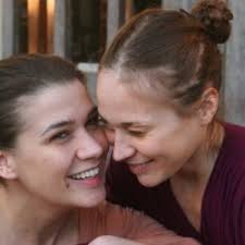 Amber Maude's Instagram, Twitter & Facebook