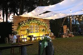 Konsep dekorasi pernikahan outdoor belakangan menjadi marak dicari masyarakat karena konsep garden party yang sempat booming beberapa saat lalu. 49 Terbaru Dekorasi Pernikahan Outdoor Siang Hari Dekorasi Pernikahan