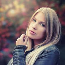 Am 30.08.2020 war Britta Noack im Interview 📹 mit Michael Cornély Er ist  Lektor und Historiker. Er arbeitet schon mehrere Jahre auf der Aida. Wir  konnten Ihn interviewen über den Dächern Frankfurts