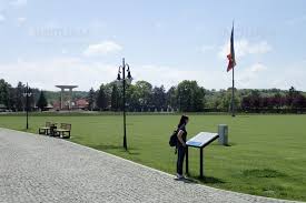 Duminică, în ultima zi a vizitei sale în românia, papa francisc se va afla la blaj, unde va oficia sfânta liturghie pe câmpia libertății și va beatifica. Blaj Pregatiri Vizita Papa Campia Libertatii Inquam Photos