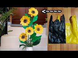Tak hanya sebagai bunga yang memiliki banyak fungsi seperti sebagai camilan sehat dan dapat menghasilkan minyak yang bermanfaat, saat ini. Diy Don T Throw It Away Your Used Plastic Bags Diy Bunga Matahari Plastik Kresek Youtube Bunga Bunga Matahari Plastik