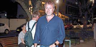 The russian billionaire bought the varsano hotel for £17.1million in 2015, with a vision to. Roman Abramovich Rents Ta House For 30 000 Monthly Globes
