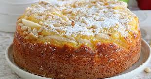 Tarte Gateau Gourmande Aux Pommes Et A La Creme Anglaise Desserts Ma Fourchette In 2020 Dessert Recipes Desserts Food