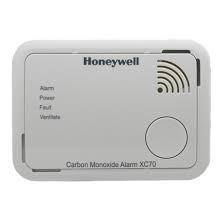 How to change the battery in a honeywell wireless smoke and carbon monoxide detector i need to replace my c m detector h450en please provide information how do i stop it bleeping if returned in the post ? Honeywell Xc70 Carbon Monoxide Detector Alarm 7 Year Guarantee Replaces H450en Specialists In Plumbing Heating Spares